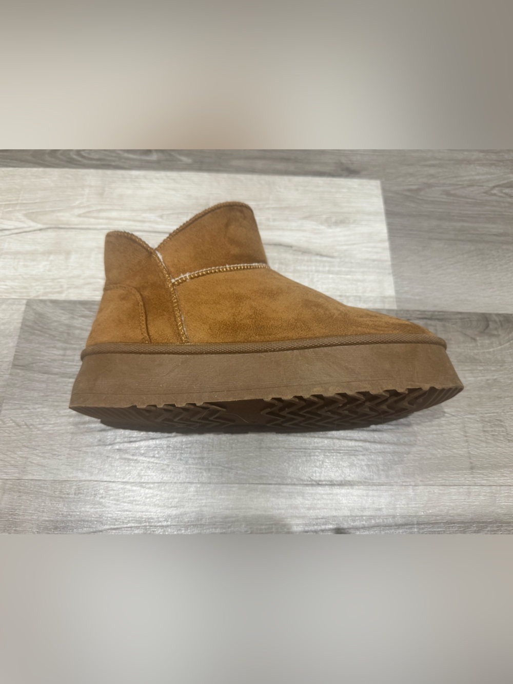 Pink Lily platform Ugg style short bootie size 7.5 - Picture 4 of 7